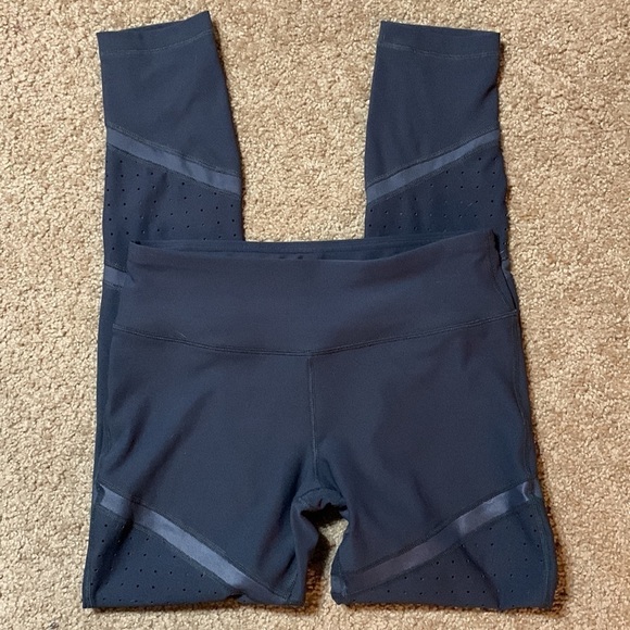 90 Degree by Reflex Leggings / Yoga pants Size Medium, fun panels on legs - Picture 4 of 5